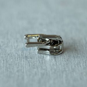 義大利 RACCAGNI 拉鍊頭#098 有自動煞車 鎳色 義大利 RACCAGNI 拉鍊頭#098 有自動煞車 鎳色