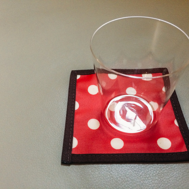 水玉點點防水杯墊