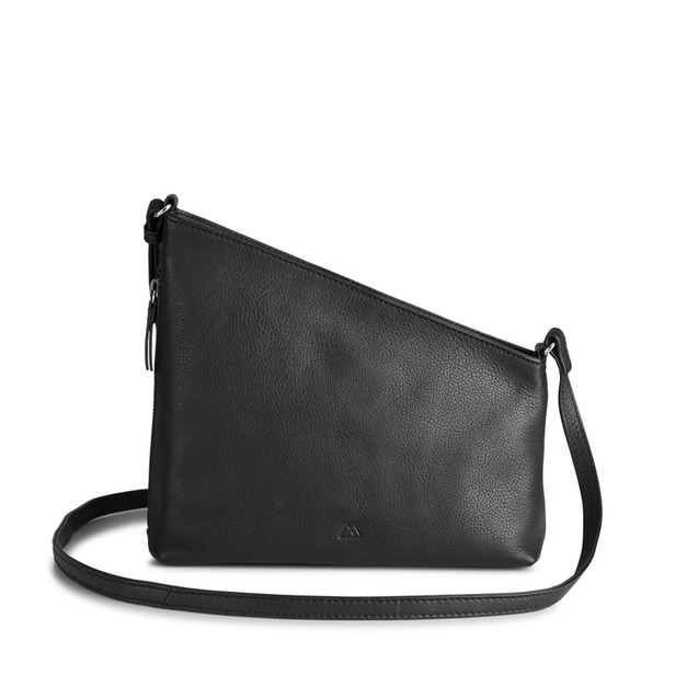 MARKBERG Tabitha 丹麥手工牛皮個性塔比莎不對稱肩揹包 斜背包 側肩包 (極簡黑) MARKBERG Tabitha 丹麥手工牛皮個性塔比莎不對稱肩揹包 斜背包 側肩包 (極簡黑)