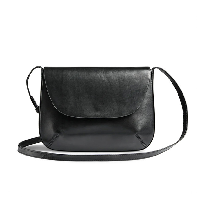 MARKBERG Janet 丹麥手工牛皮率性珍妮特導圓角包 馬鞍包 肩背包 斜背包 側肩包 (極簡黑) MARKBERG Janet 丹麥手工牛皮率性珍妮特導圓角包 馬鞍包 肩背包 斜背包 側肩包 (極簡黑)