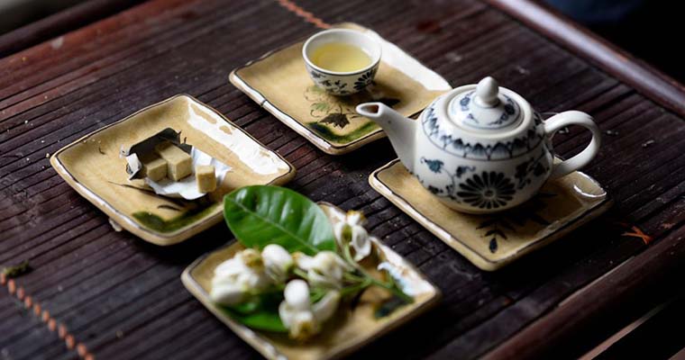 越南傳統品茗茶席:茉莉花綠茶與經典綠豆糕佐茶
