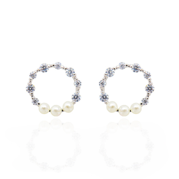 耳環 鍍白金 925銀針 花圈珍珠 鋯石 鏤空 垂墜 耳針 微醺.禮物 (可改耳夾) 耳環 鍍白金 925銀針 花圈珍珠 鋯石 鏤空 垂墜 耳針 微醺.禮物 (可改耳夾)