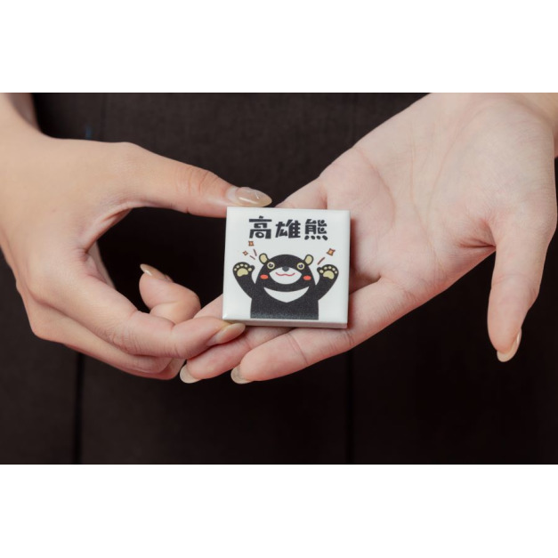 【高雄熊】瓷磚磁鐵(大) 【高雄熊】瓷磚磁鐵(大)