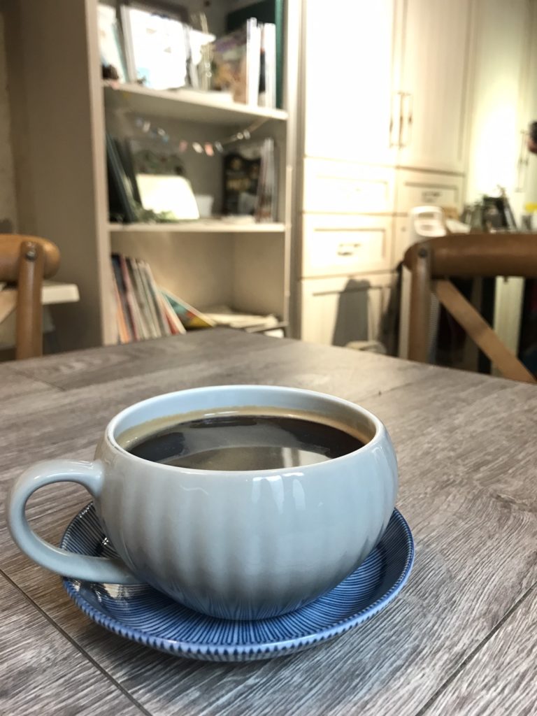 舒舒招待的手沖咖啡