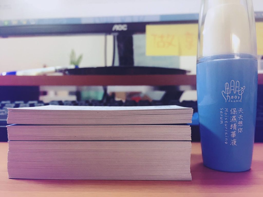 厚厚一疊手寫小卡