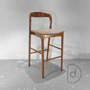 康皮吧台椅 (深色/淺色) - 實木吧椅 北歐簡約風格 康皮吧台椅 (深色/淺色) - 實木吧椅 北歐簡約風格