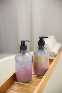 La nube精油沐浴露+乳液組,送沐浴球 La nube精油沐浴露+乳液組,送沐浴球