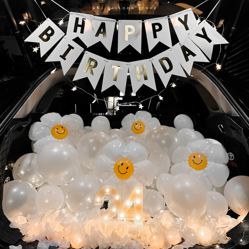 【生日組合】韓式純白小雛菊生日後車廂佈置 【生日組合】韓式純白小雛菊生日後車廂佈置