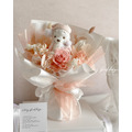 奶霜柔語萌熊永生花束禮盒(附正版收藏玩偶)_1 奶霜柔語萌熊永生花束禮盒(附正版收藏玩偶)_1