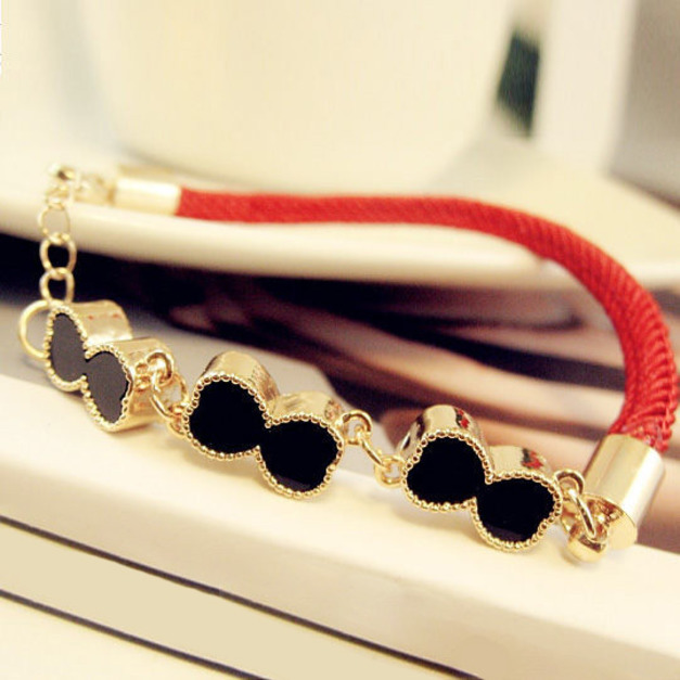 可愛黑色啾啾蝴蝶結編織紅線手環 可愛黑色啾啾蝴蝶結編織紅線手環