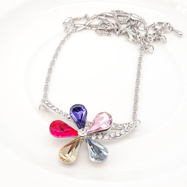 五片花瓣物語鑲鑽鎖骨鍊 五片花瓣物語鑲鑽鎖骨鍊