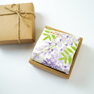 日本傳統紋樣-紫藤花-四重紗手作小方巾/手帕 -清新白 日本傳統紋樣-紫藤花-四重紗手作小方巾/手帕 -清新白