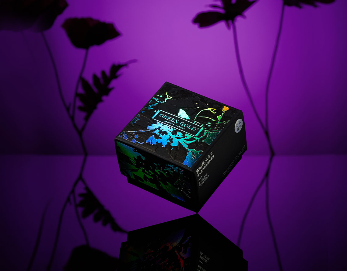 為什麼吃很少還是變胖,營養師來告訴你 Green Gold G.7 葛花纖 日本話題超新星,體脂肪剋星-葛花異黃酮 葛根在日本常被用來做麻糬、製成葛根湯或是葛粉糕等等,而葛花異黃酮是一種在葛根中的成分。 葛花包含了七種異黃酮,其中四種有葡萄糖苷(tectorigenin 7-O-xylosylglucoside、tectoridin 、6-hydroxygenistein-6,7-diglucoside、glycitin)及三種苷元(genistein 、tectorigenin、glycitein)。  有研究發現,給予動物們補充葛花的萃取物可以增加棕色脂肪作用,且抑制肝臟製造脂肪,而在其他不同的人體實驗中發現補充葛花可能幫助降低腹部脂肪,且改善腰圍。 如果可以保持運動的習慣搭配上減重飲食再以葛花異黃酮做輔助,相信對減重可以達到更好的效果!