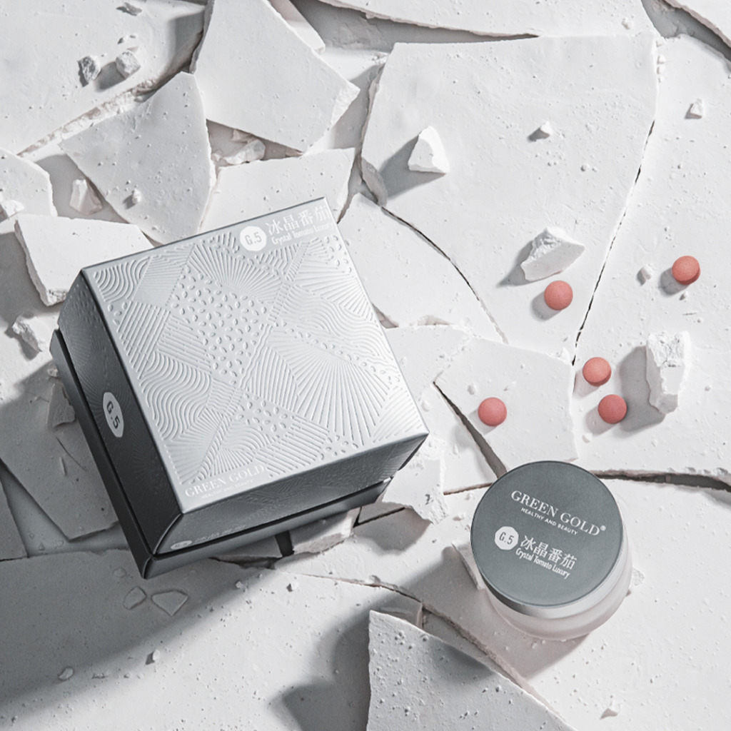 冰晶番茄LUXURY 含有高含量500mg可以阻斷外界炎熱的傷害,精萃5倍的冰晶番茄原料,來自義大利唯一含有花青素,改善曬後不適的50mg血橙萃取,可以增進皮膚健康的菸鹼醯胺;這些成分結合一起可以更有效的防護強烈的光線還可以提高皮膚健康,養成白雪美人。