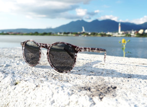 2is JanS 太陽眼鏡 偏光│經典梨形框│灰色│抗UV400 2is JanS 太陽眼鏡 偏光│經典梨形框│灰色│抗UV400