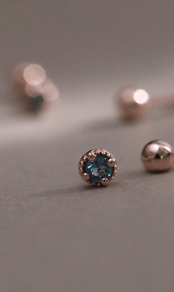 渺小的獨特。Aquamarine | 海藍寶石 |  925純銀鍍18K金耳環 (單入)