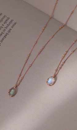 天使。  Labradorite