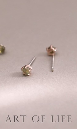 8月誕生石。Olivine | 橄欖石 | 925純銀耳環 (可改夾式耳環)
