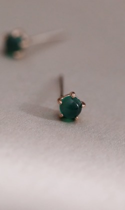 5月誕生石。Emerald | 祖母綠 | 925純銀耳環 (可改夾式耳環)