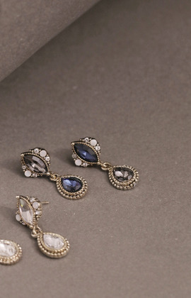 無名之花。垂式耳環 無名之花。垂式耳環