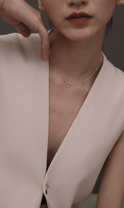 Essence 質粹 | 純銀鍍18K金鎖骨鍊 | 湖中餘霞。月光石