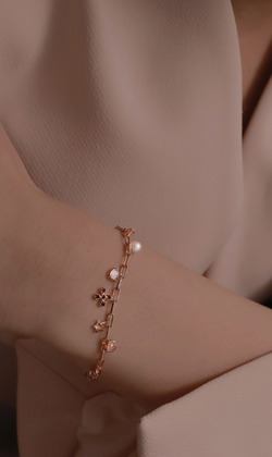 Essence 質粹 | 最好的時光。Moonstone&Black Agate | 月光石&黑瑪瑙 | 925純銀鍍18K金手鍊