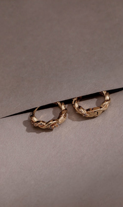 品牌經典款 | 穿過人海。925純銀耳環