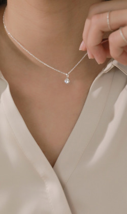 夜與霧之間。Moonstone | 月光石 | 925純銀鎖骨鍊