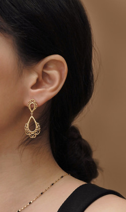 流傳的故事。垂式耳環 (可改夾式耳環)