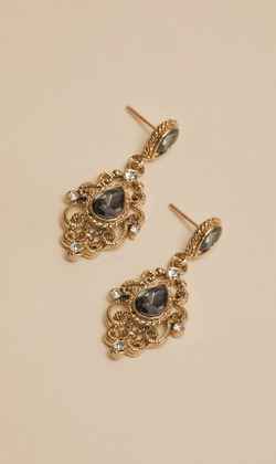 轉眼之間。垂式耳環