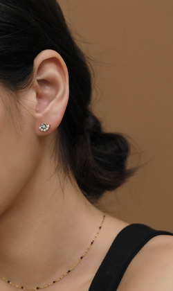 月牙曲線。貼耳耳環 (可改夾式耳環)