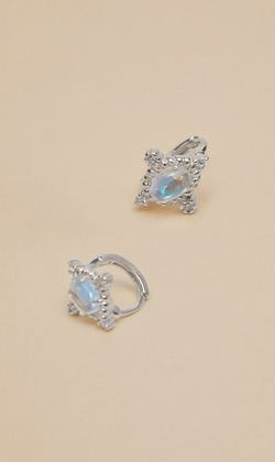 自己的世界。Quartz | 水晶 | 925純銀耳環