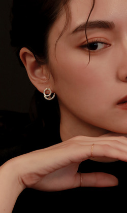 覺醒。貼耳耳環