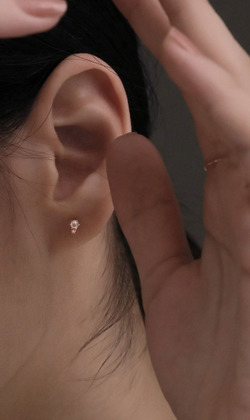 Essence 質粹 | 純銀鍍18K金耳環 | 尋聲。月光石