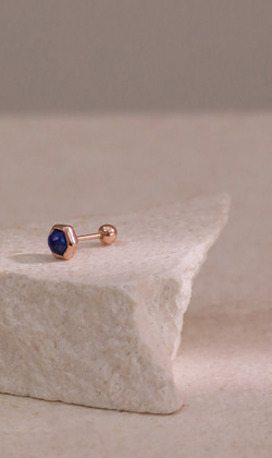 Essence 質粹 | 純銀鍍18K金耳環 | 心靈契合。青金石 (單入)