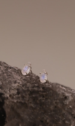 Essence 質粹 | 925純銀耳環 | 花蕾。月光石