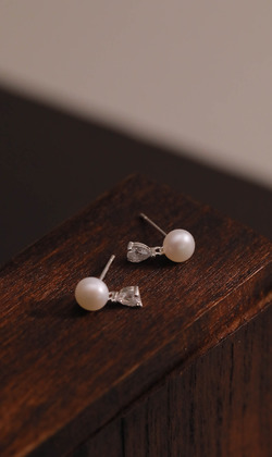 雪白裡的光。Pearl | 養殖珍珠 | 925純銀耳環