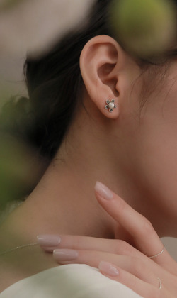 漫天飛雪。Marcasite