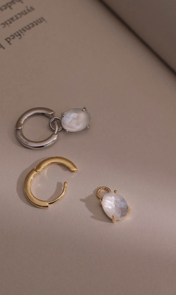 不同的視線。Moonstone | 月光石 | 925純銀耳環