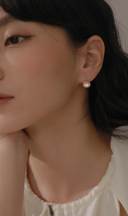 燦爛盛開。Moonstone | 月光石 | 垂式耳環