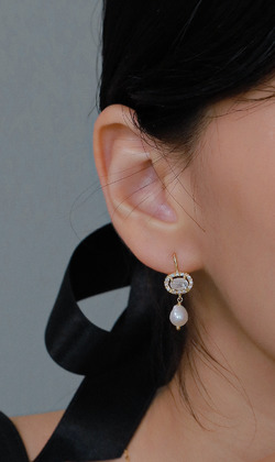 凌晨月光。Moonstone | 月光石 | 垂式耳環