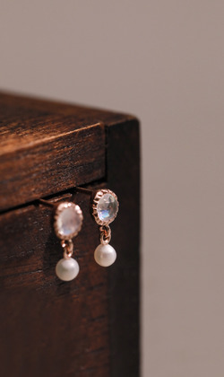 溫暖的愛。Moonstone | 月光石 | 925純銀鍍18K金耳環