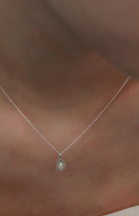 溫暖包圍。Labradorite | 拉長石 | 925純銀鎖骨鍊 溫暖包圍。Labradorite | 拉長石 | 925純銀鎖骨鍊