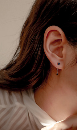 在夜裡。925純銀耳環