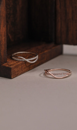 夢與現實中。925純銀戒指