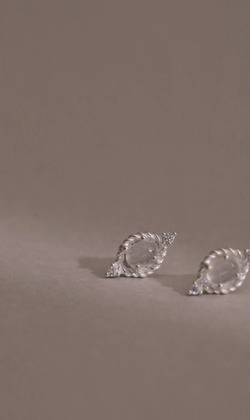 片刻寧靜。Labradorite | 拉長石 | 925純銀耳環