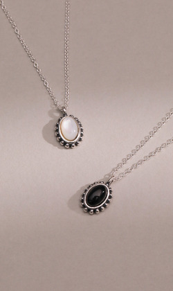 迴盪。Black Agate&Nacre | 黑瑪瑙&珍珠母貝 | 925純銀鎖骨鍊