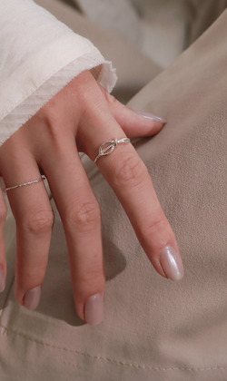 觸不到的距離。925純銀戒指