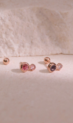 Essence 質粹 | 純銀鍍18K金耳環 | 拼湊對白。石榴石&紫水晶