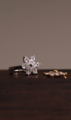 回憶的花。Zircon | 鋯石 | 925純銀耳環